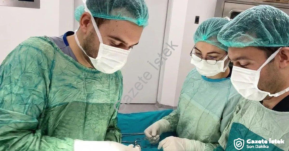 "Şuhut Devlet Hastanesi'nde Bir İlk: Yama Yöntemiyle Fıtık Ameliyatı Başarısı" başlıklı haber için f